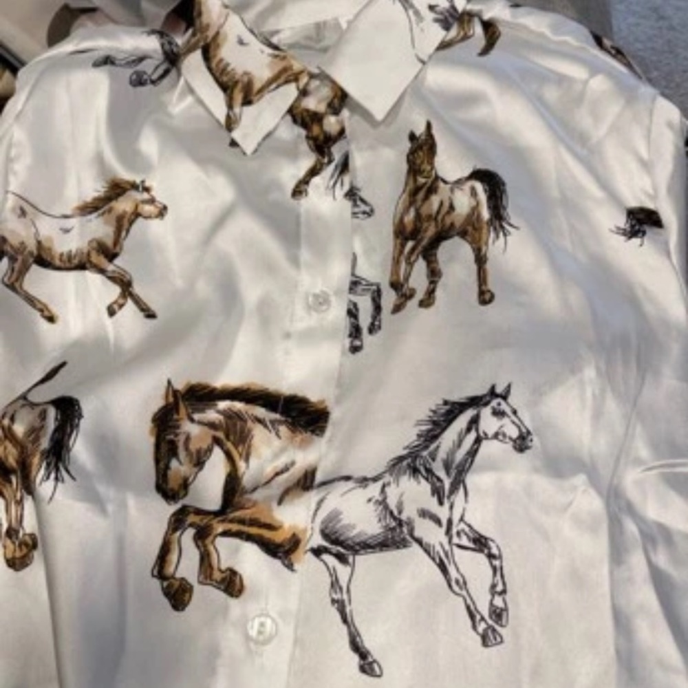 - - GORGEOUS WESTERN HORSE PRINT TOP - Picture 6 of 9